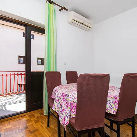 Ivan דירה סרימה