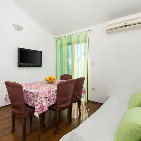 Ivan דירה סרימה