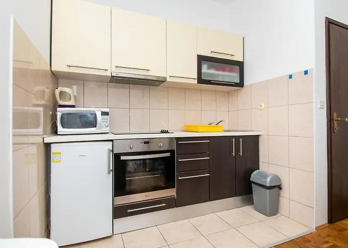 Ivan Apartman Srima