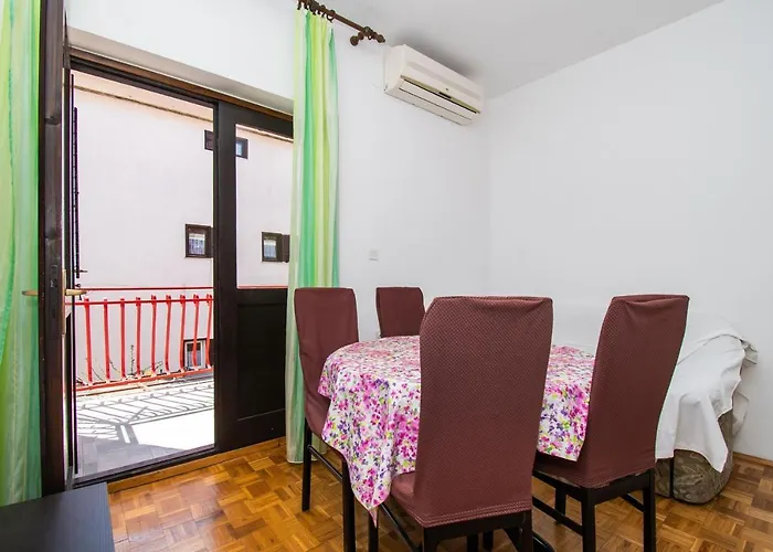 Ivan Apartman Srima